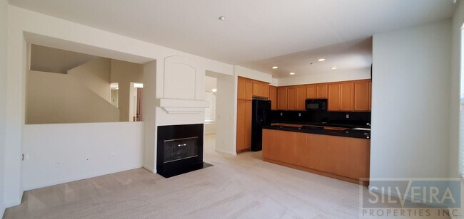Building Photo - 1715 Bilbao Dr