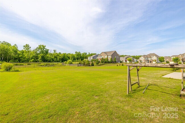 Building Photo - 2624 Snap Dragon Dr