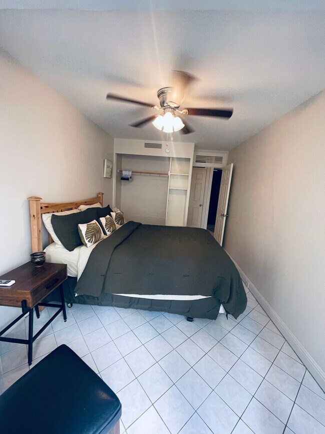 Fully Furnished 1 Bed/ 1 Bath with ALL Uti... 445 Kaiolu St Honolulu