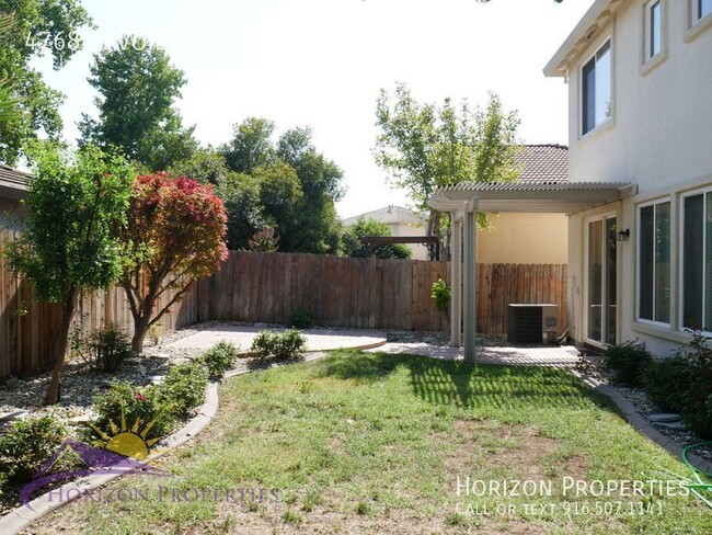 Building Photo - Spacious Two-story 5 Bed 3 Bath 3,024 sqft...