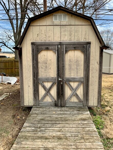 Building Photo - 112 Polster Dr