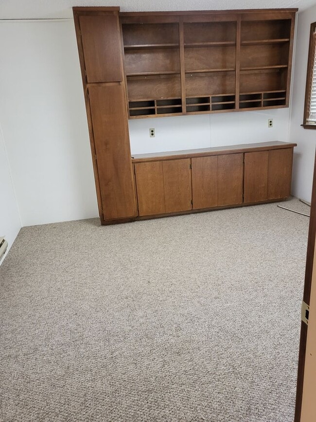 Building Photo - 2 bedroom 2 bath House for Rent in Cave Junction