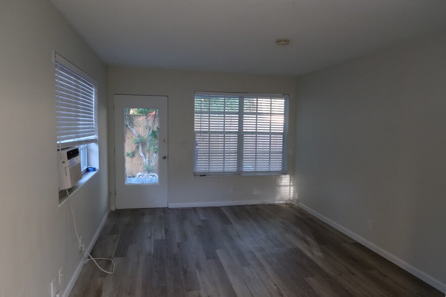 Building Photo - 217 SW 11th Ct