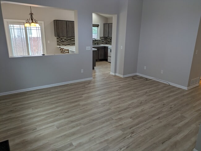 Building Photo - 2067 Woodpark Dr