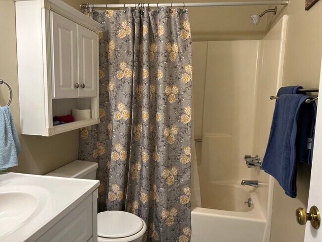 Building Photo - 113 Manor Row