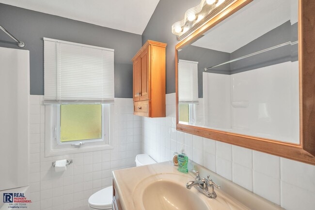 Building Photo - Renovated 3bd/1bth Ranch in Twinsburg Area
