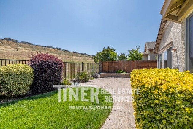 Building Photo - Introducing a charming new home in Folsom