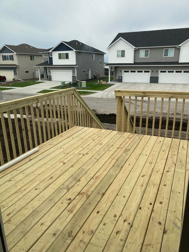 Building Photo - 4 Bed 2 Bath Single Family Home