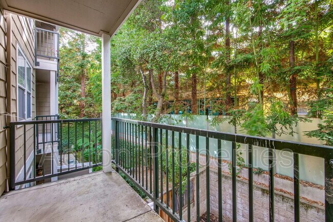 Building Photo - 2160 Santa Cruz Ave