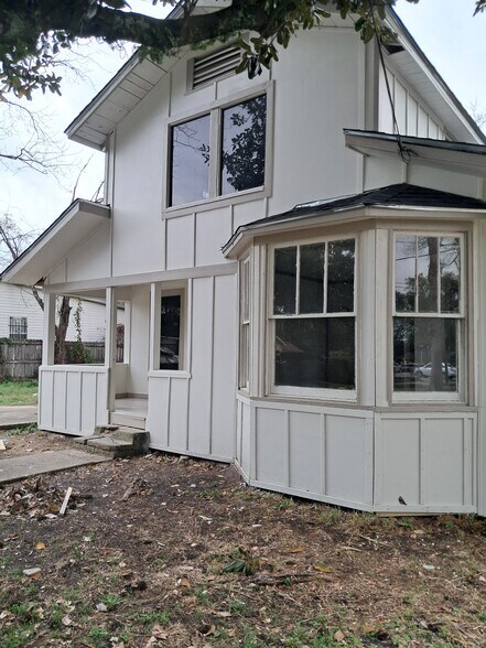 Building Photo - 2351 Dukes Ave