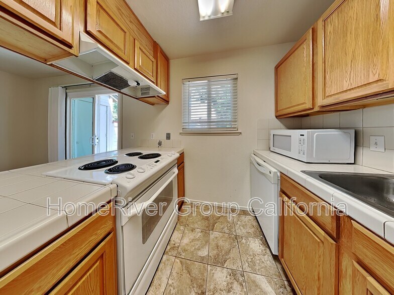 Building Photo - 9127 Newhall Dr