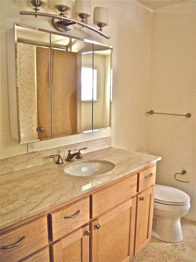 Building Photo - Spacious Two-Story Duplex Near Caledonia