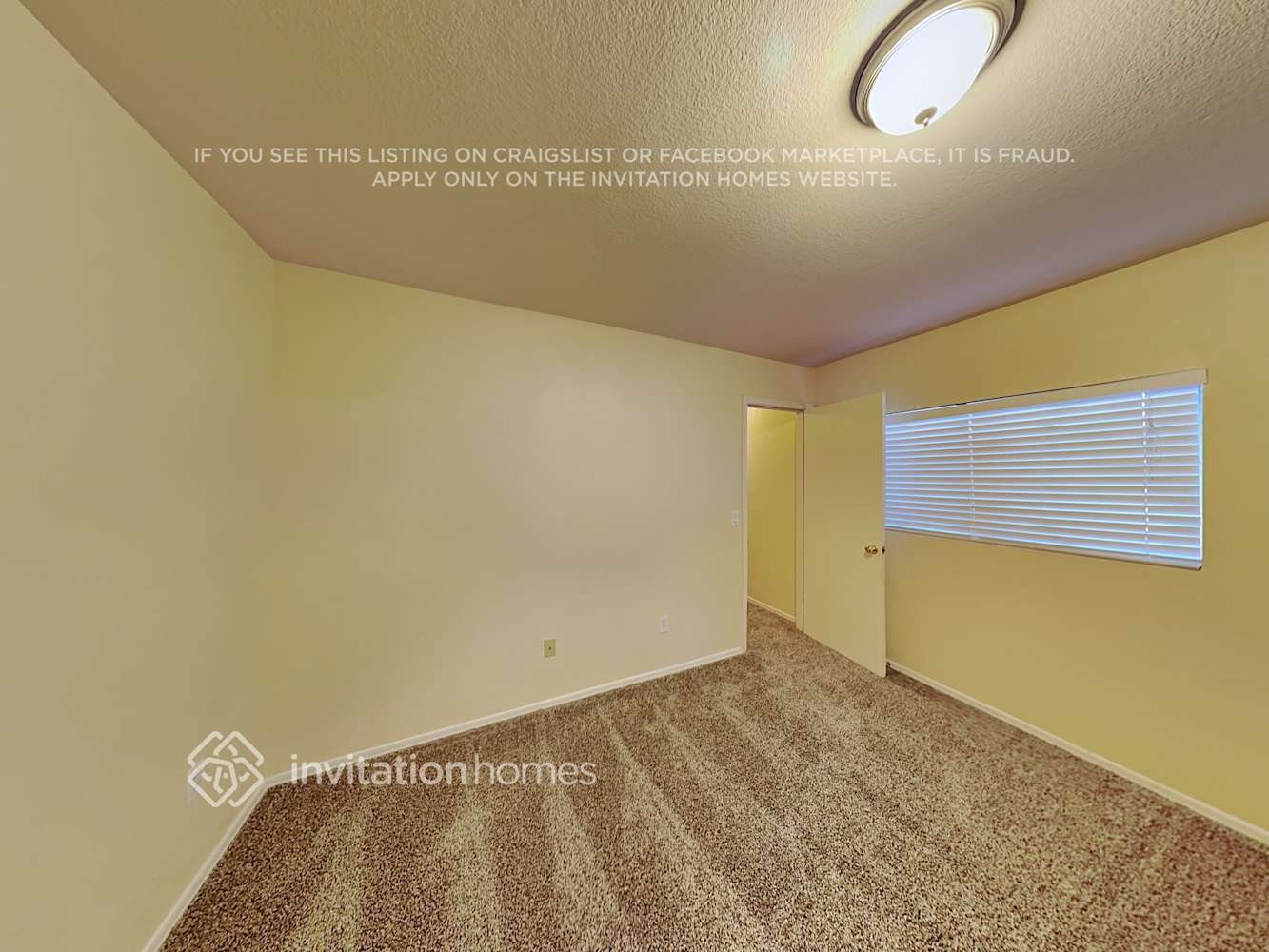 Building Photo - 2415 E Palm Beach Dr