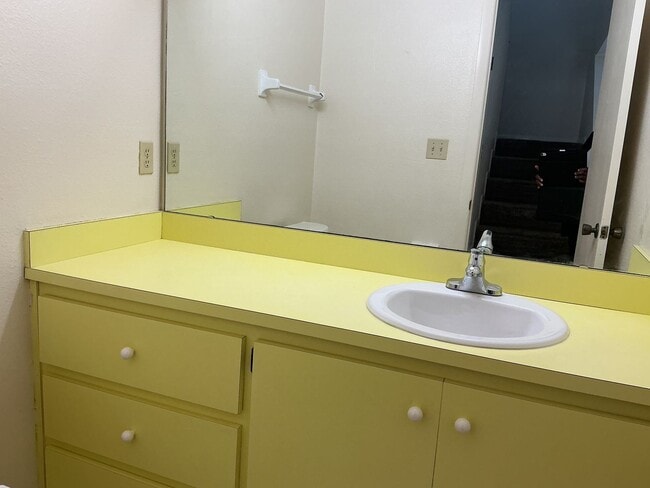 Building Photo - 411 E Park St