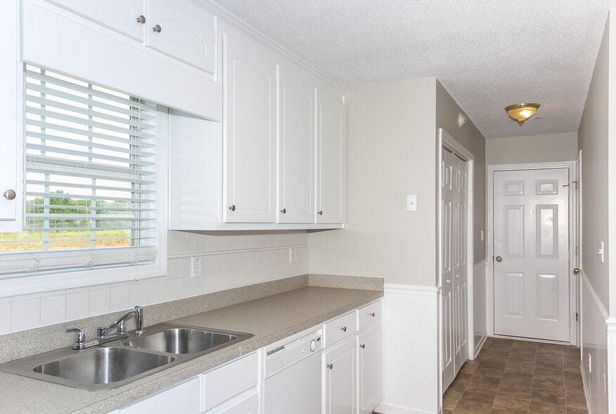 Building Photo - 1136 Larkspur Dr