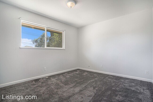 Building Photo - 3 br, 2 bath House - 709 Zion Dr