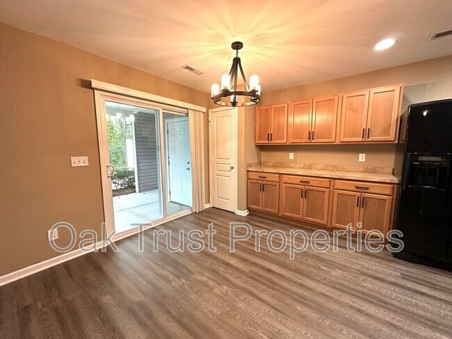 Building Photo - 5150 Trump St