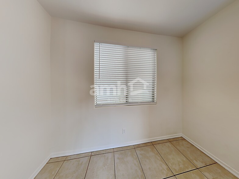 Building Photo - 15424 W Poinsettia Dr