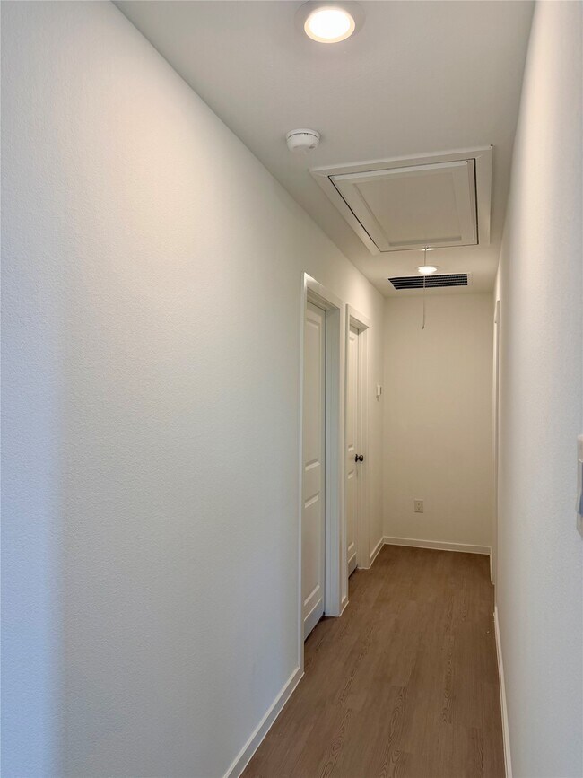 Building Photo - 6115 Sunburst Scarlet St