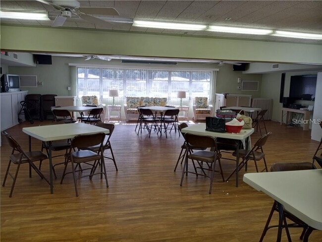 Building Photo - 3900 Roxane Blvd