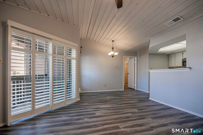 Building Photo - 82 Crown Knoll Ct