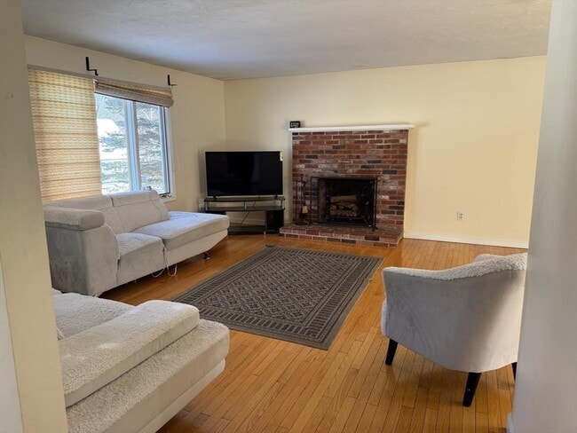 Building Photo - 11 Bluegrass Ln