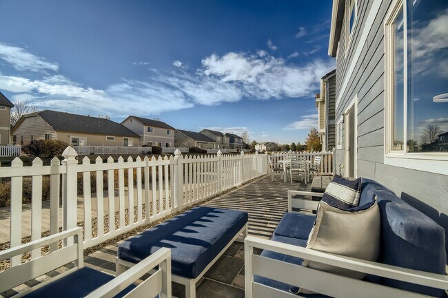 Building Photo - Lovely 3 BDR/3BA Home - 20 Minutes to Denver