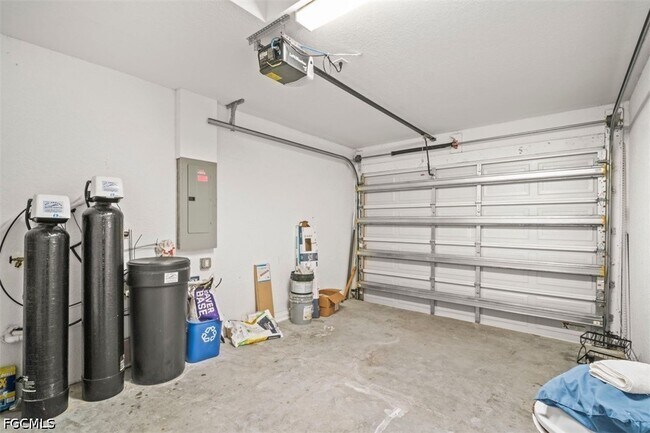 Building Photo - 1530 Gretchen Ave S