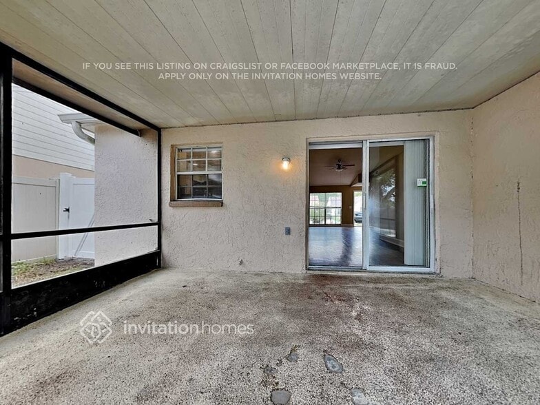 Building Photo - 2121 Redleaf Dr