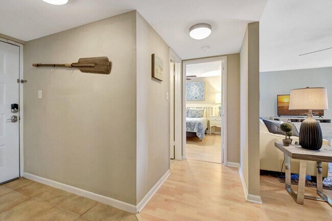 Building Photo - 950 Lavers Cir