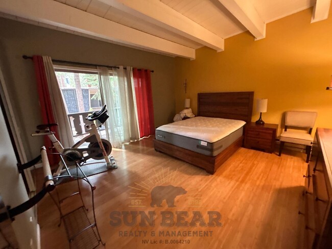 Building Photo - 3 Bedroom - Great Location!