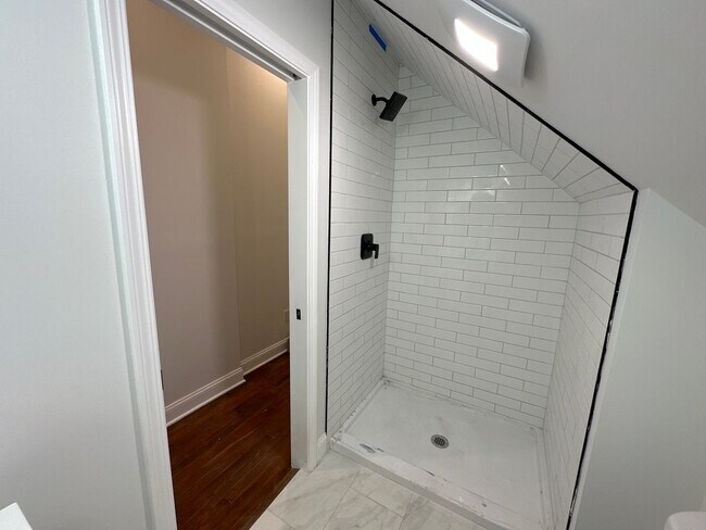 Building Photo - N 4th St 2067-2069 GW2