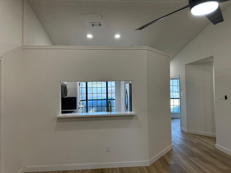 Building Photo - 301 Sheffield Dr