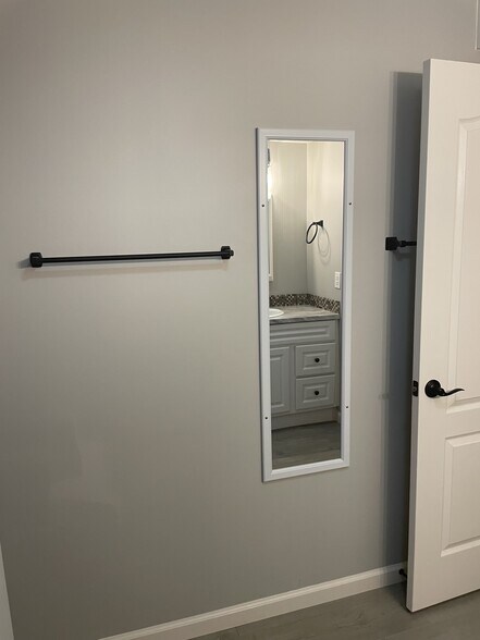 Building Photo - 568 Toms Hill Dr