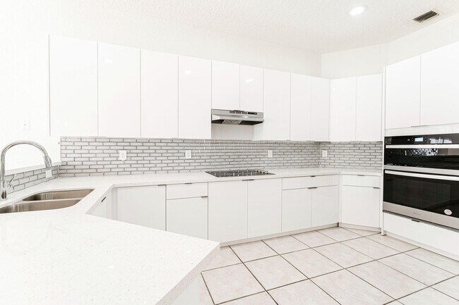 Building Photo - 12630 Torbay Dr