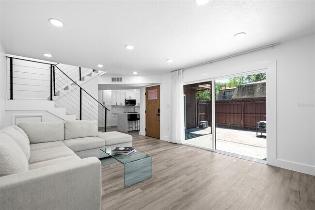 Building Photo - 613 Olympic Dr