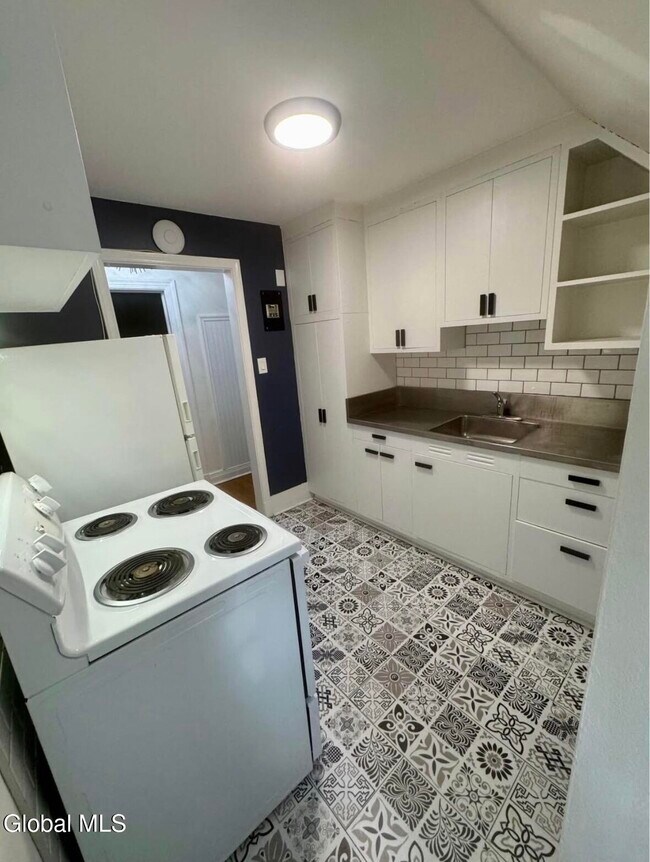 Building Photo - 612 Union St