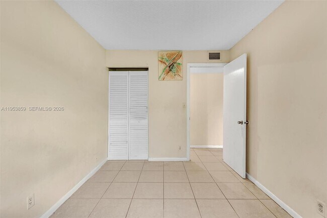 Building Photo - 3750 SW 60th Terrace