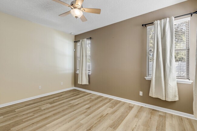 Building Photo - 627 Aeolian Dr
