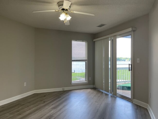 Building Photo - 2BR Waterfront Condo in Davidson. Enjoy Beautiful Year Round Lake Views!