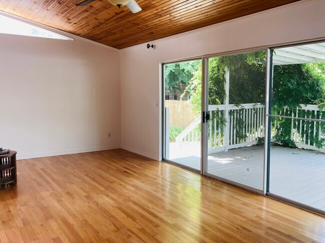 Building Photo - 204 Montclair Ave