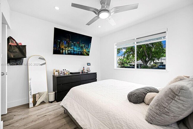 Building Photo - 876 NE 81st St