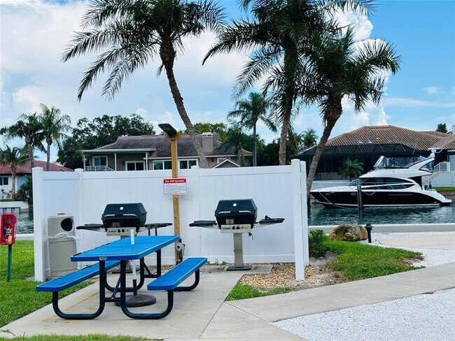 Building Photo - 5200 Brittany Dr S