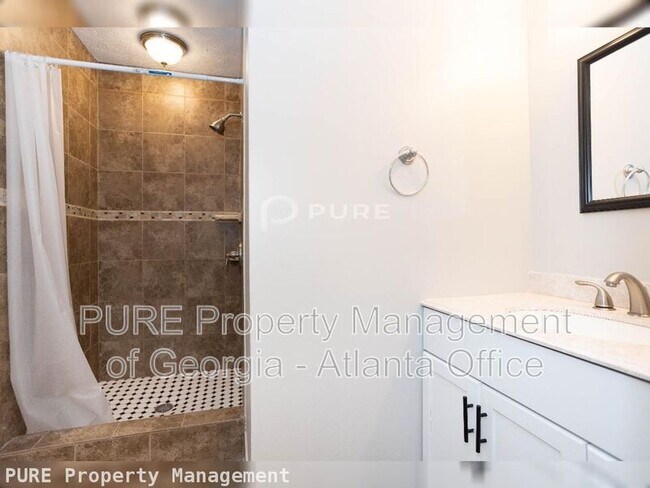 Building Photo - 2895 Lakemont Pl SW
