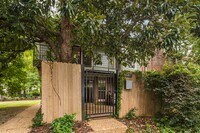 Building Photo - Fall Special - 1/2 off first month's rent!