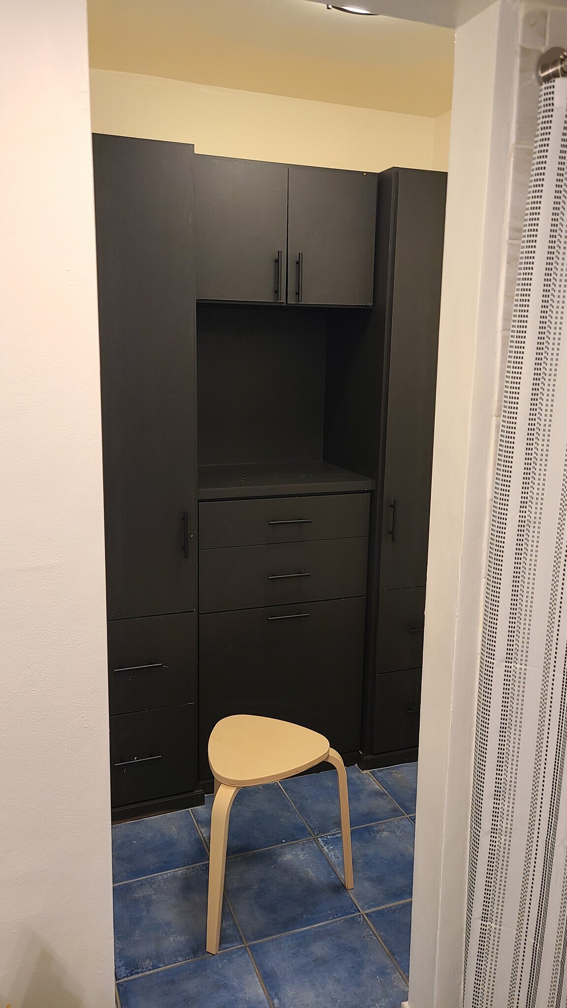 Bathroom Storage - 205 S McMullen Booth Rd