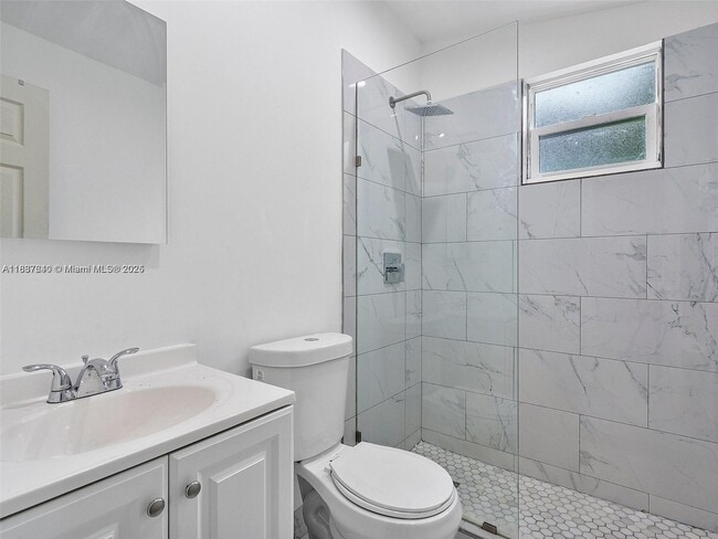 Building Photo - 947 NE 149th St