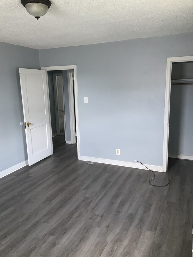 Building Photo - 6254 Everett Ave