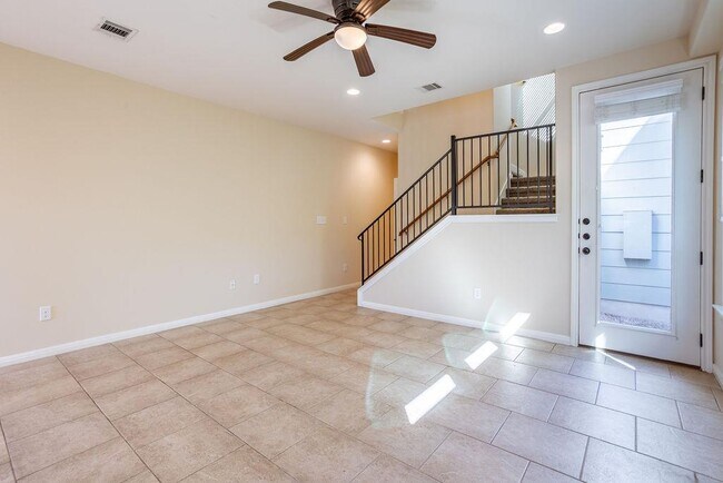 Building Photo - 1403 W 51st St