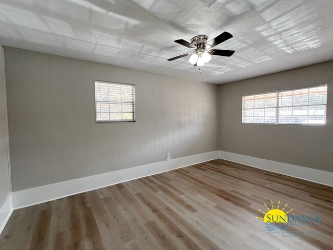 Building Photo - Charming 3 Bedrooms Home in Crestview, a must see at a great price!